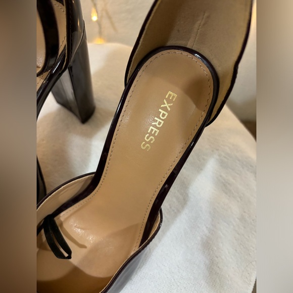 Express Burgandy Women’s Shoes - Picture 3 of 3